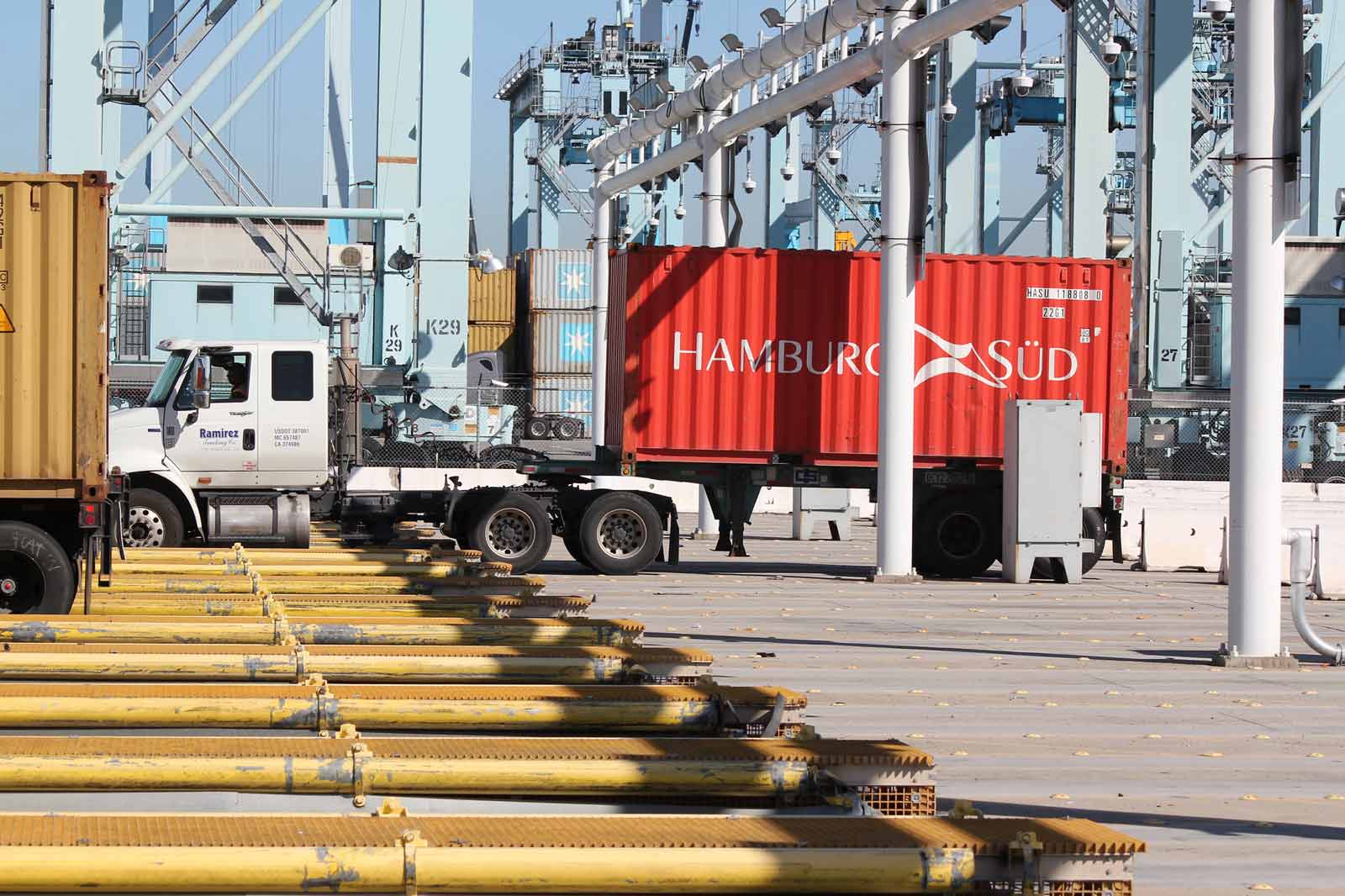 Trucks loading at APM Terminals by pre-appointment system