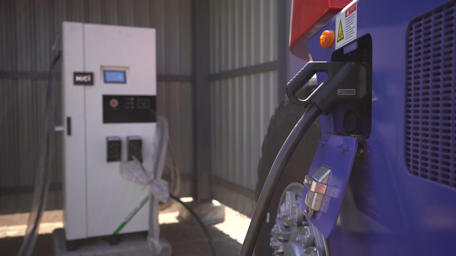 electric-reach-stacker