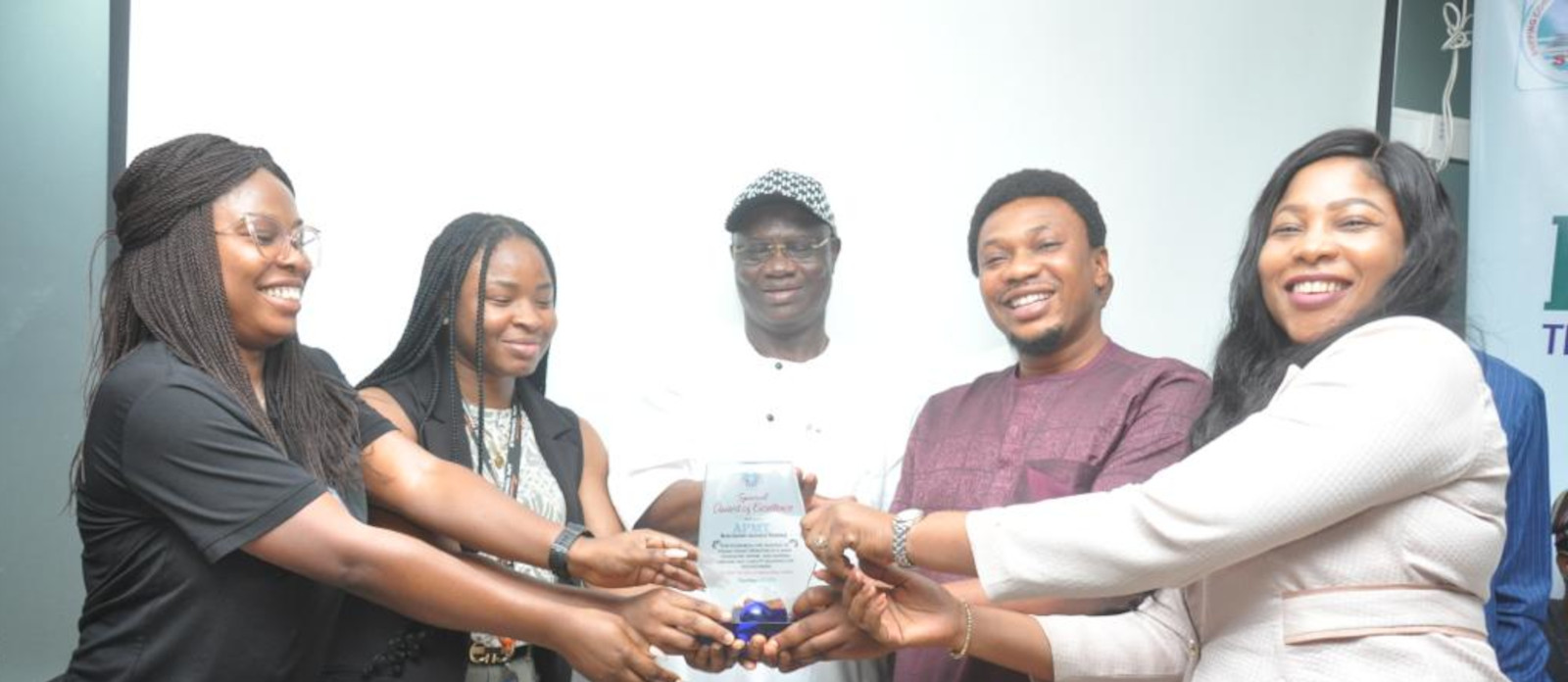 230911-apm-terminals-apapa-wins-dockworkers-award