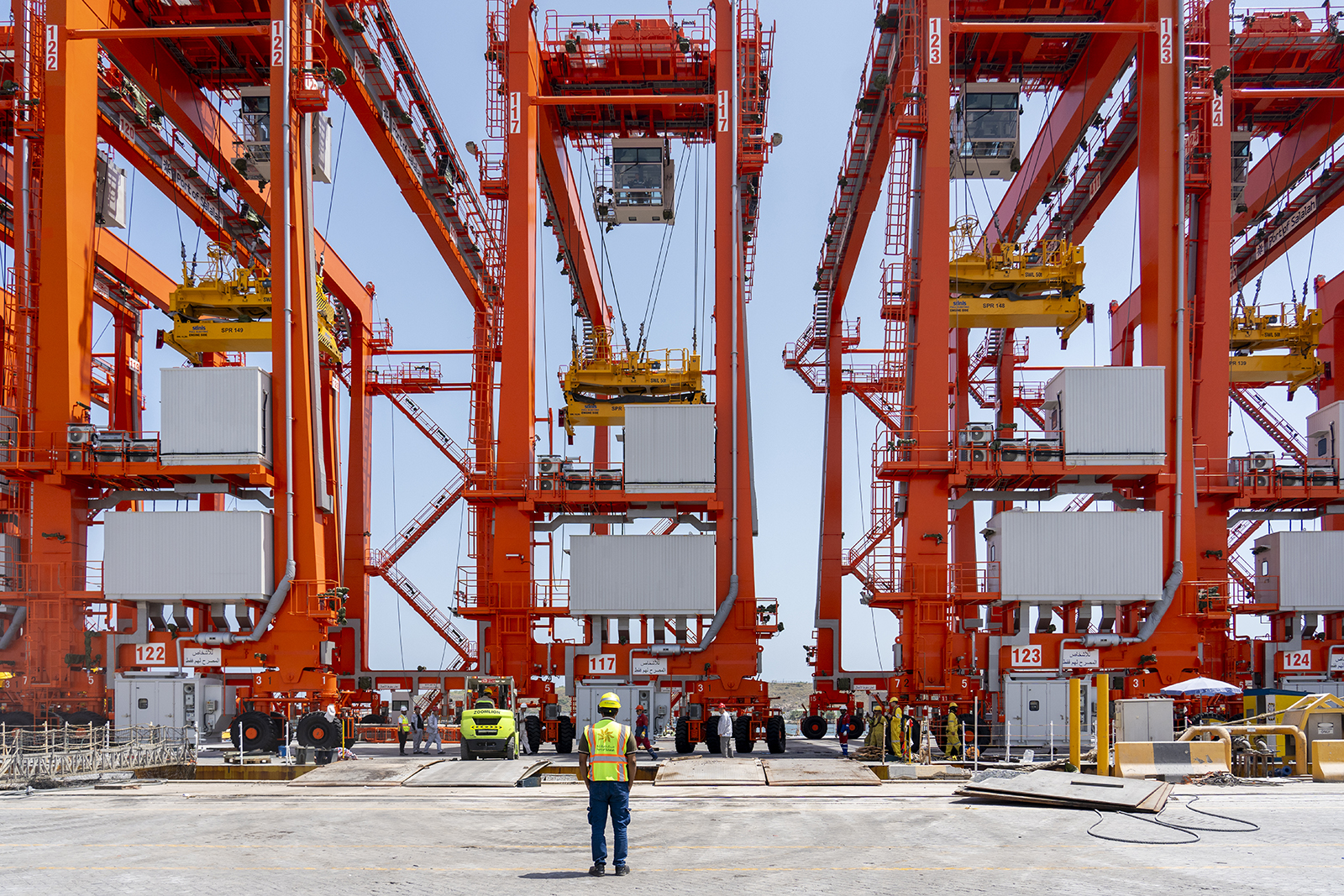 Port of Salalah hybrid Rubber Tyred Gantry (hRTG)