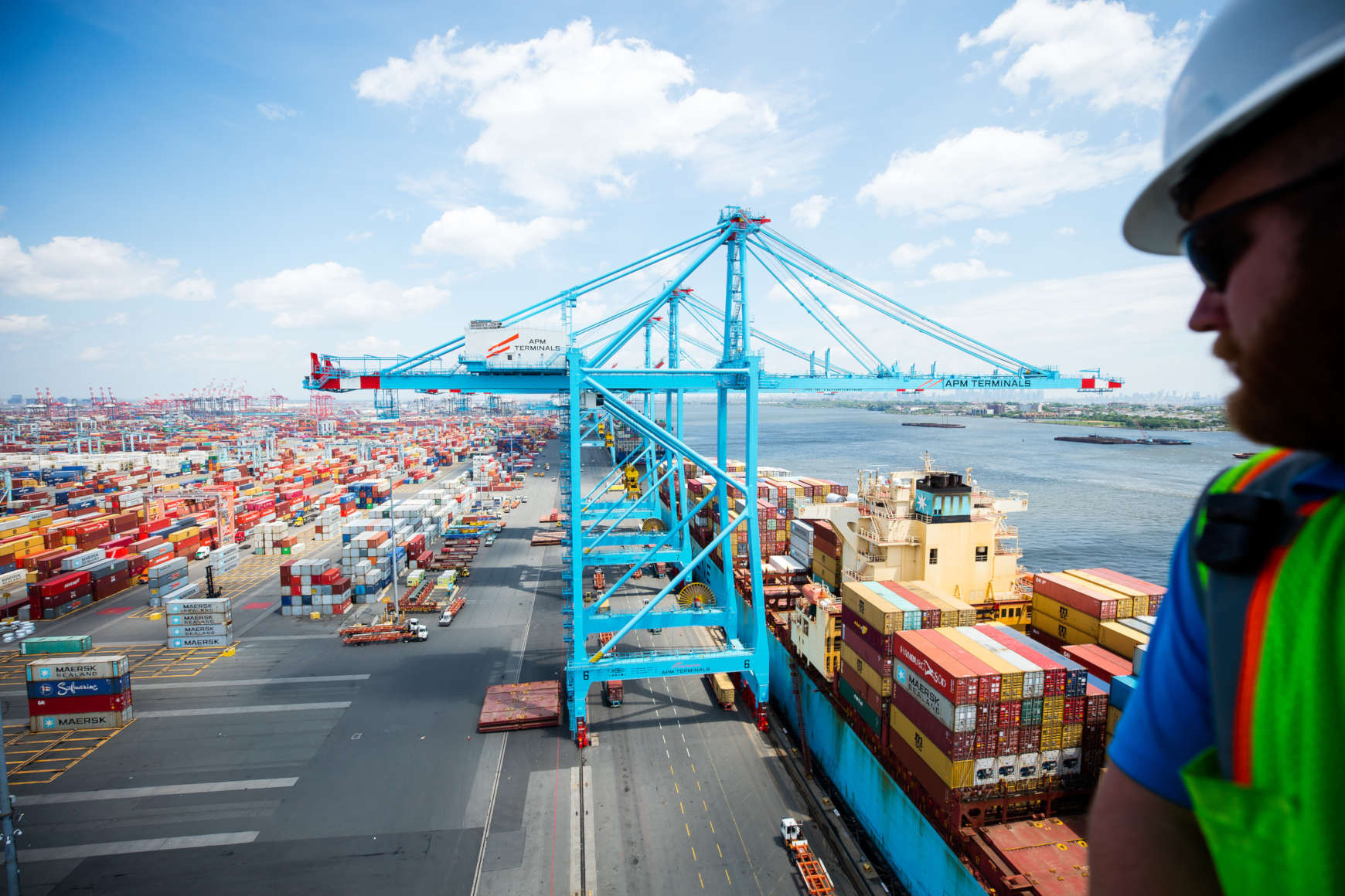 210128-apm-terminals-elizabeth-new-jersey-usa-photo-of-berth-operations