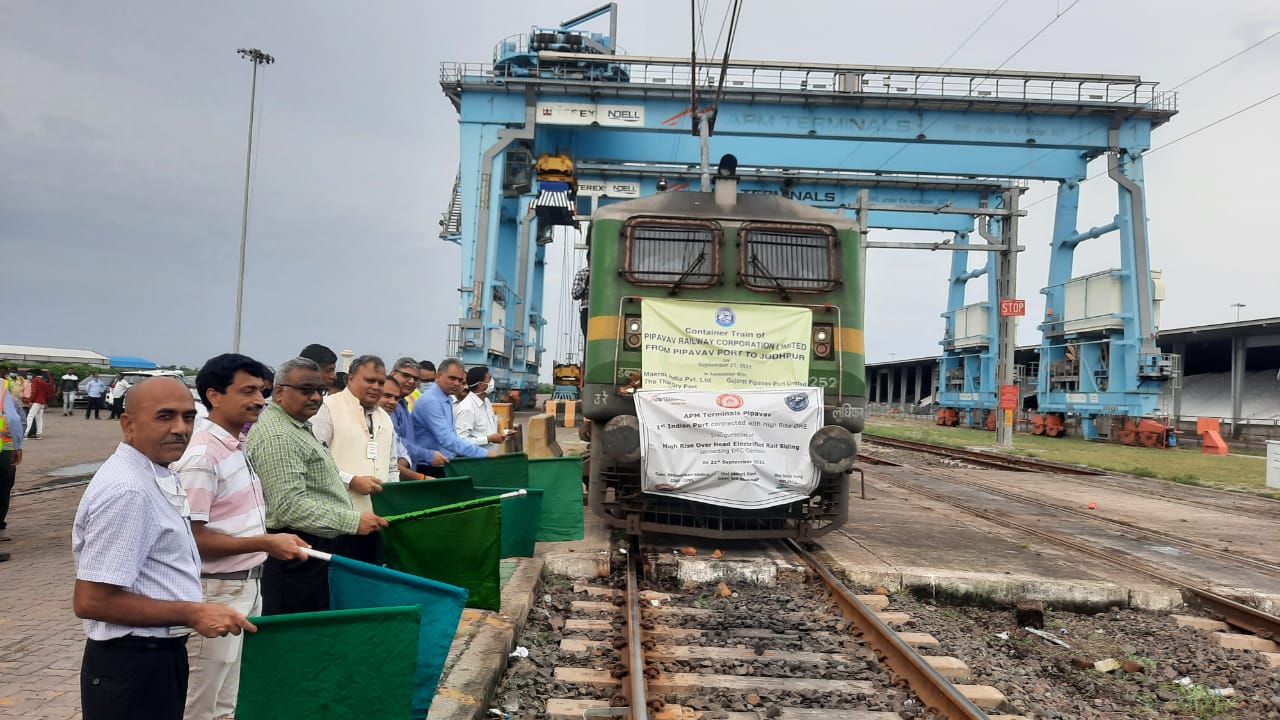 210928-first-electrified-prcl-train-from-ppv-1