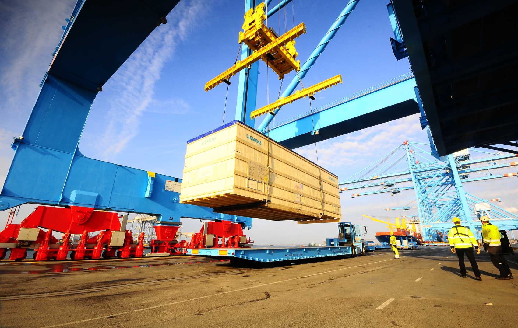 Container stuffing APM Terminals Maasvlakte II, Rotterdam