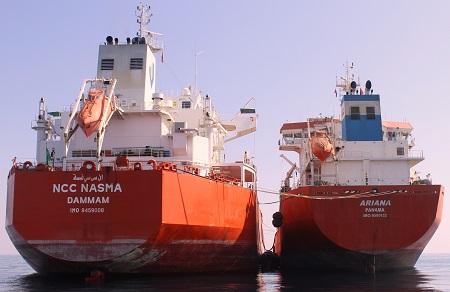 Bulk liquids ship-to-ship transfer